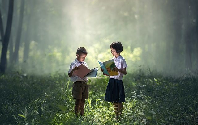 Come le lezioni di cucina per gli anni della formazione e le sessioni completamente diverse supportano i talenti dell'etichetta del cablaggio