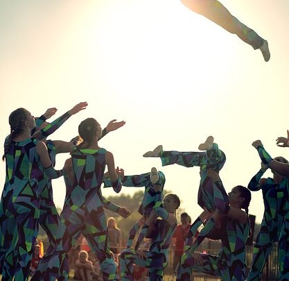 Danza e burattini: mano nella mano