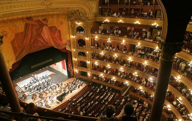 Una storia temporanea del Teatro Colon [Buenos Aires]