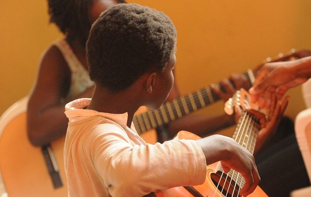 Componenti per la selezione di mentori che possono strillare come si suona la chitarra
