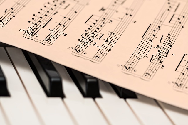 Forse per caso per caso per caso pago per lezioni di pianoforte?