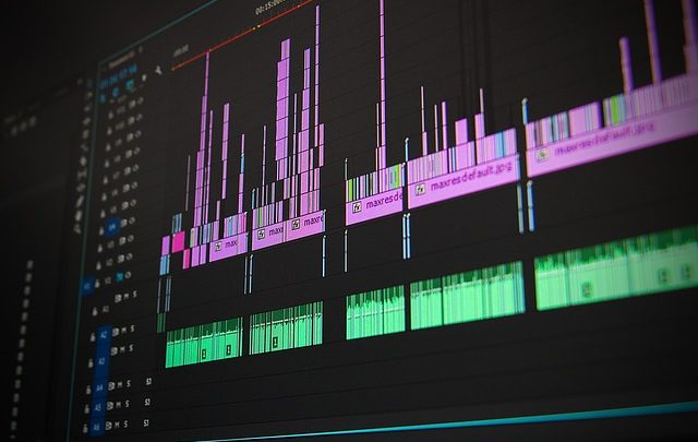 Opere coesive create attraverso il film e l'editing video