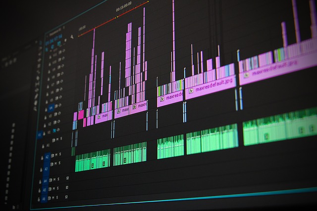 Opere coesive create attraverso il film e l'editing video