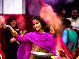 Celebrando le più moderne fiere e occasioni indian