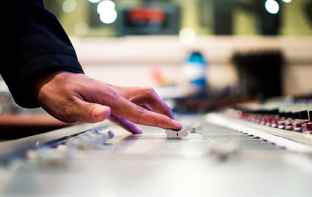 Musica, lingua standard o ampio muro di separazione?