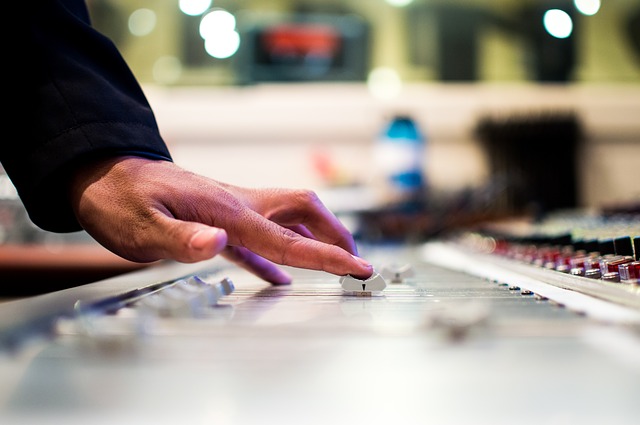 Musica, lingua standard o ampio muro di separazione? Musica, lingua standard o ampio muro di separazione?