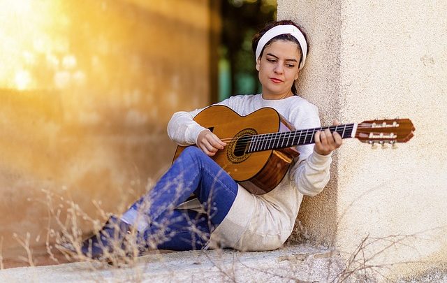 Perché insegnare agli studenti del Guitar College a mettere insieme è necessario per il loro successo