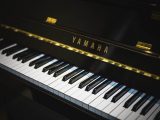 Verifica di pianoforti Yamaha invecchiati per l'acquisto