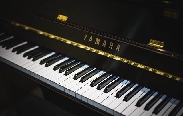 Verifica di pianoforti Yamaha invecchiati per l'acquisto