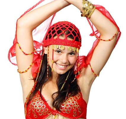 The Work of Belly Dancing: Drag, Femminilità e Abbigliamento