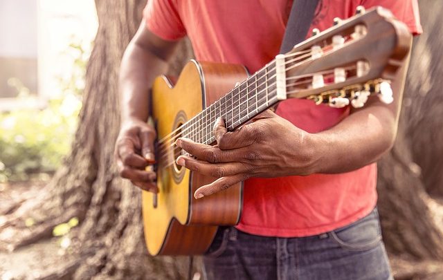 Alcune cose che puoi anche quietare Mostra maschera di se stai riflettendo sul prendere lezioni di chitarra per principianti