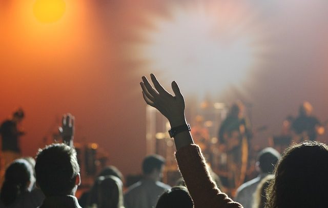 Chi ha ucciso il rock and roll? Il rock and roll è faticoso nel giorno popolare?