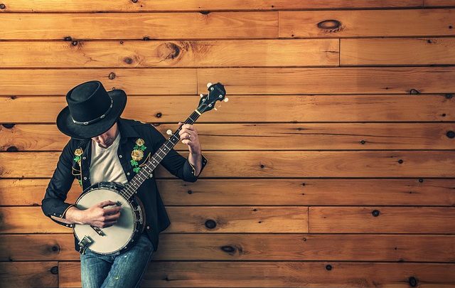 Chitarra acustica a basso costo