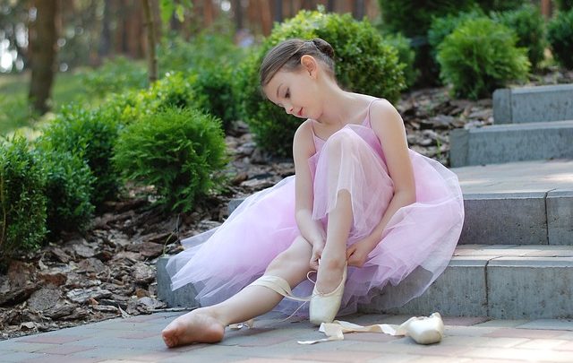 La carica corretta delle routine di allenamento delle punte da balletto