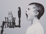 Modi estetici per mantenersi in sintonia quando si canta