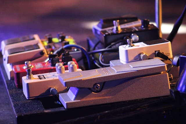 Perplesso dagli effetti di chitarra: bello / potenziato, compressore, distorsione, overdrive, fuzz? Perplesso dagli effetti di chitarra: bello / potenziato, compressore, distorsione, overdrive, fuzz?