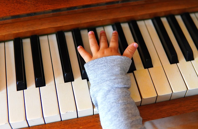 Motivare il tuo bambino a suonare il piano senza punizione o corruzione Motivare il tuo bambino a suonare il piano senza punizione o corruzione