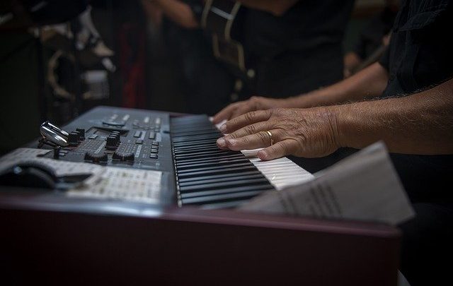 Impara a suonare la chitarra – 3 modi definiti per mantenere la tua motivazione personale