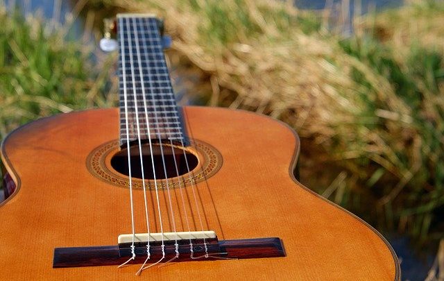 Epiphone 335 Dai un'occhiata alla guida – Preferisci una chitarra Epiphone 335